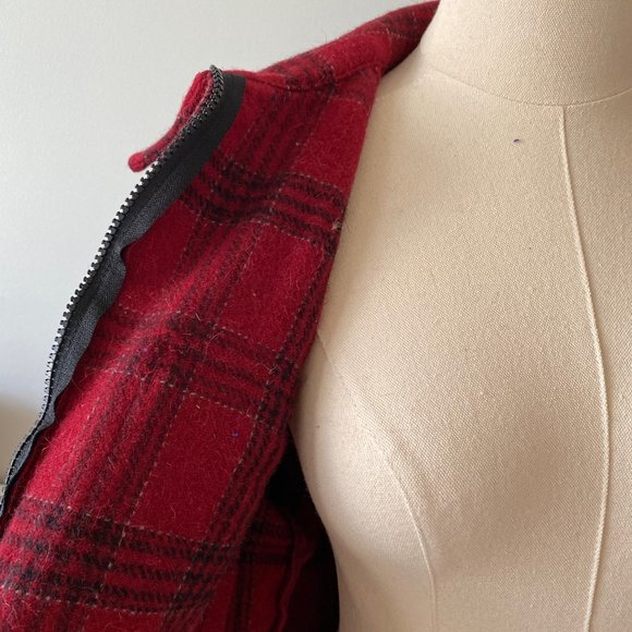 Woolrich Red Plaid Jacket with Zipper (Large) - Picture 9 of 15